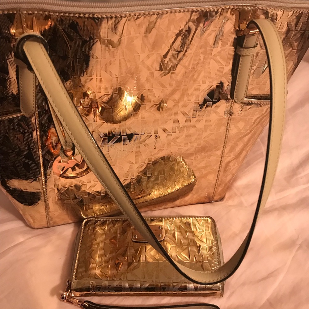 Michael kors purse and wallet 👜